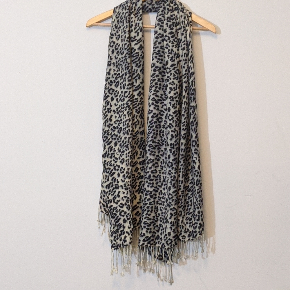 Lane Bryant 🧿 Snow leopard scarf with fringe